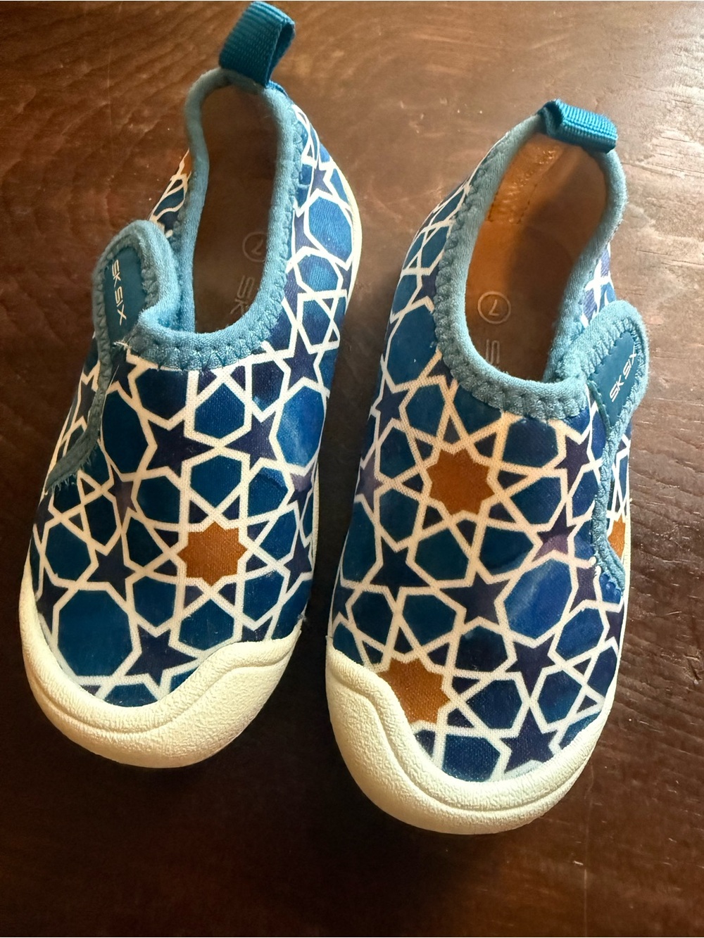 Kids Slip-On Water Shoes in Blue Star Pattern